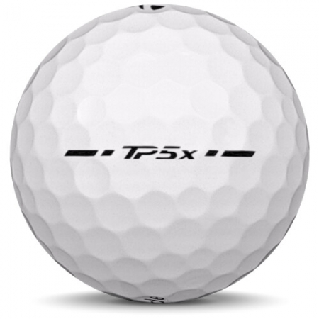La balle de golf TaylorMade TP5x en année-modèle 2025.